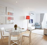 Boutique Stays - Sea Breeze Port Melbourne - Great Ocean Road Tourism