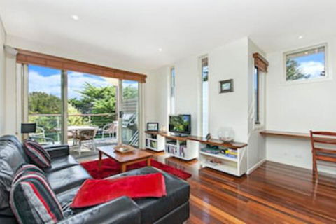 CASTWOOD VILLA No. 1 - Great Ocean Road Tourism 0