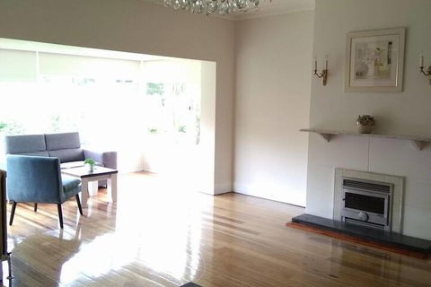 Riverbank Villa Devonport - Great Ocean Road Tourism 3