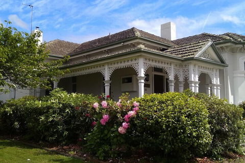 Riverbank Villa Devonport - Great Ocean Road Tourism 1