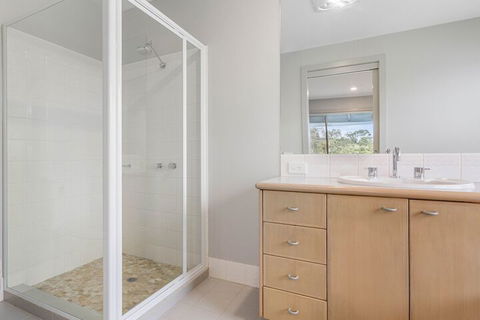 Greens On Pacific Way - Great Ocean Road Tourism 1