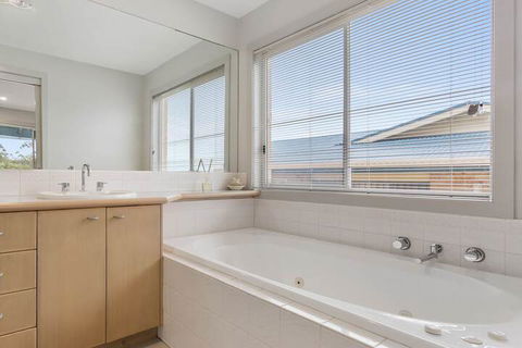 Greens On Pacific Way - Great Ocean Road Tourism 2