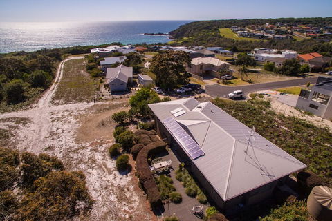 Tura Beachhouse In Dolphin Cove - Great Ocean Road Tourism 1
