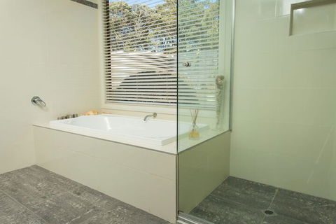 Tura Beachhouse In Dolphin Cove - Great Ocean Road Tourism 4