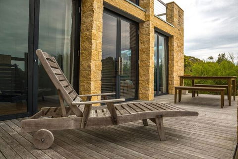 Dolphin Cove - Great Ocean Road Tourism 3