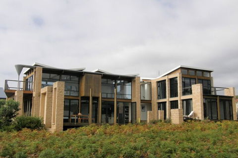 Dolphin Cove - Great Ocean Road Tourism 1