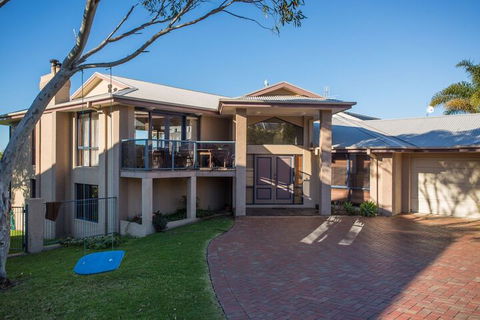 Tura Beach House On Pacific Way - Great Ocean Road Tourism 1