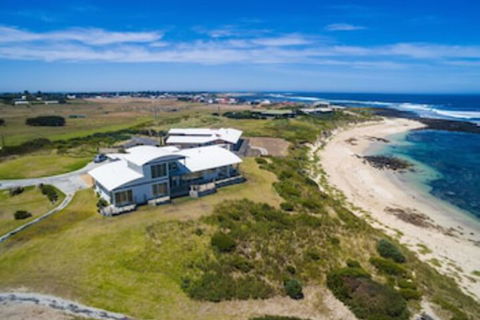 WYTONIA 3 PENTHOUSE - Great Ocean Road Tourism 0