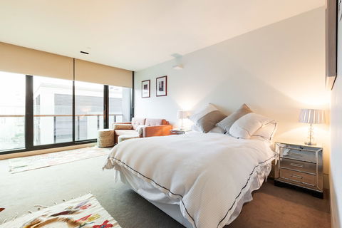 CELESTE, 1BDR East Melbourne Apartment - Great Ocean Road Tourism 1