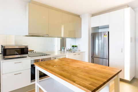 EVA, 1BDR Melbourne Apartment - Great Ocean Road Tourism 1