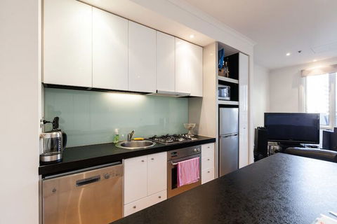 CLAUDE, 2BDR Melbourne Apartment - Great Ocean Road Tourism 4