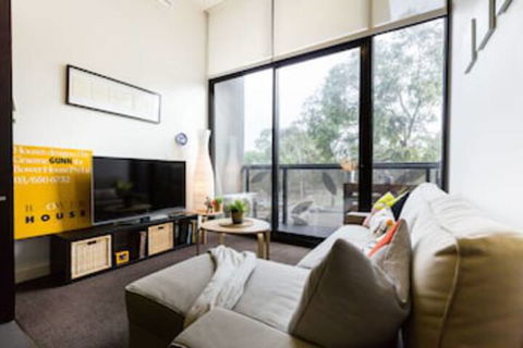 GEORGE, 1BDR North Melbourne Apartment - Great Ocean Road Tourism 0