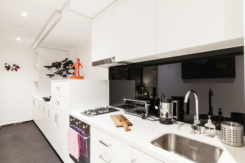 CLARK, 1BDR Melbourne Apartment - Great Ocean Road Tourism 3
