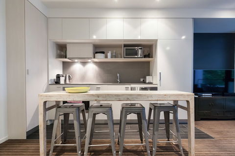 ZACH, 1BDR St.Kilda Apartment - Great Ocean Road Tourism 3