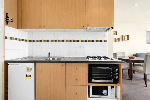 ELIZA, 2BDR Melbourne Apartment - Great Ocean Road Tourism 5