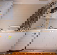 Lovely 5BR house walk to train and shops - Great Ocean Road Tourism