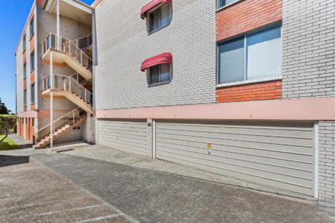 2 BEDROOM APARTMENT LAMAN LODGE UNIT 2 - Great Ocean Road Tourism 5