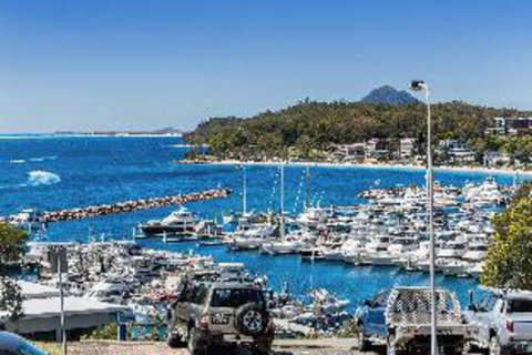 2 BEDROOM APARTMENT LAMAN LODGE UNIT 2 - Great Ocean Road Tourism 2