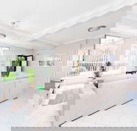 Magnolias at Fingal Bay - Great Ocean Road Tourism