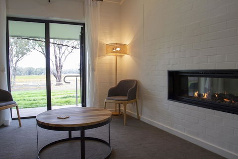 Balgownie Estate Winery Retreat & Restaurant - Great Ocean Road Tourism 1