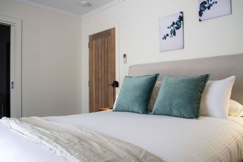 Balgownie Estate Winery Retreat & Restaurant - Great Ocean Road Tourism 5