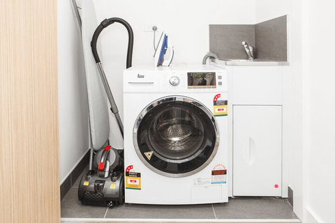 Spacious Urban Oasis In Central Location - Great Ocean Road Tourism 1