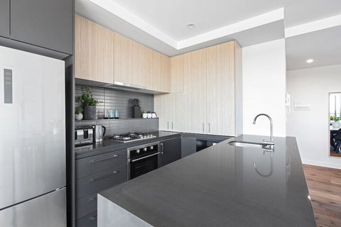 Spacious Urban Oasis In Central Location - Great Ocean Road Tourism 5