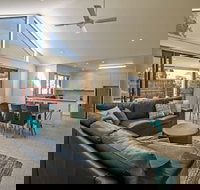 Sails on Chapel - Great Ocean Road Tourism