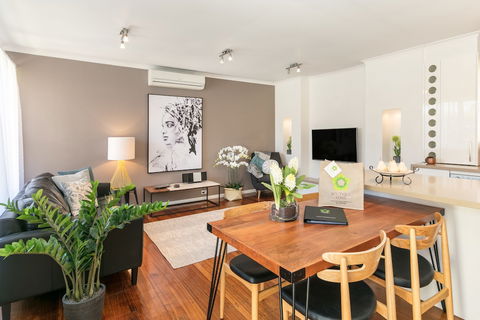 BOUTIQUE STAYS - Sandy Breeze 3 - Great Ocean Road Tourism 1