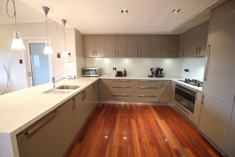 Sunny Sandy Bay Apartment - Great Ocean Road Tourism 2