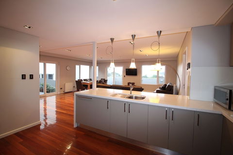 Sunny Sandy Bay Apartment - Great Ocean Road Tourism 4