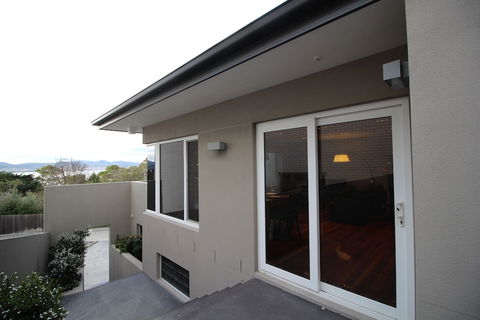 Sunny Sandy Bay Apartment - Great Ocean Road Tourism 0