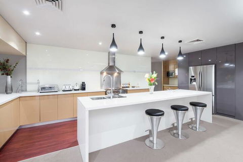 Luxury Bungalow - Great Ocean Road Tourism 3
