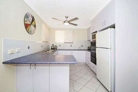 KINGSCLIFF HOLIDAY HOME On The HILL SYDS VIEW - Great Ocean Road Tourism 5