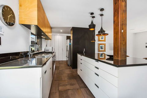 CABARITA BEACH HOUSE 53 - Great Ocean Road Tourism 3