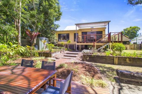 CABARITA BEACH BLISS HOLIDAY HOME On The LAKE - Great Ocean Road Tourism 0