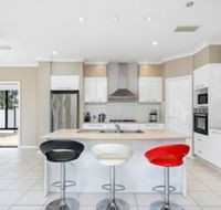 Central Gold Coast Large Modern Elevated Home - Great Ocean Road Tourism