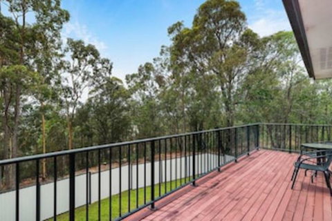 Central Gold Coast Large, Modern, Elevated Home - Great Ocean Road Tourism 7
