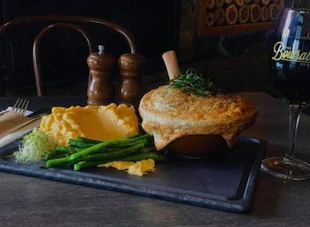 The Bowral Hotel - Great Ocean Road Tourism 3