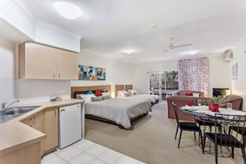 Zenith Studio Unit 3, 10 Messines Street - Great Ocean Road Tourism 0