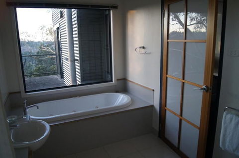 River Vineyard Retreat - Great Ocean Road Tourism 4