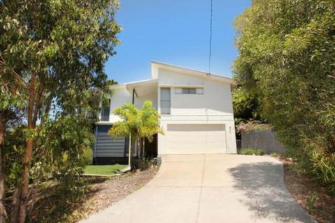 224 Centenary Heights Road Coolum Beach 500 Dollar Bond Linen Included - Great Ocean Road Tourism 0