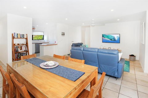 Unit 4 Cooltoro Court Coolum Beach - Great Ocean Road Tourism 2