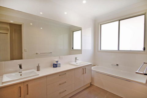 59 Banksia Avenue Coolum Beach Pet Friendly Linen Included 500 BOND - Great Ocean Road Tourism 2