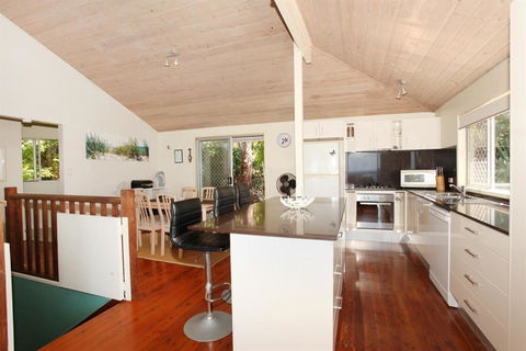 56 Millen Crt Coolum Beach Pet Friendly Linen Included - Great Ocean Road Tourism 4