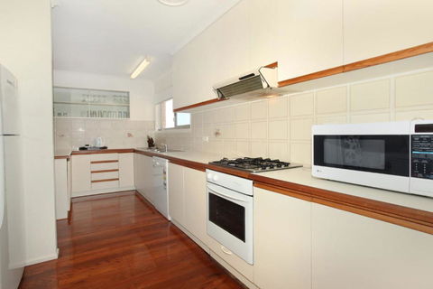 32 Barra Crescent Coolum Beach. Bond 500 FOXTEL WIFI Linen Supplied - Great Ocean Road Tourism 5