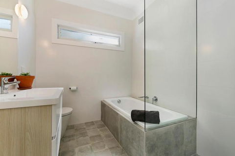 Bayscape At Hardys Bay / Killcare - Great Ocean Road Tourism 2