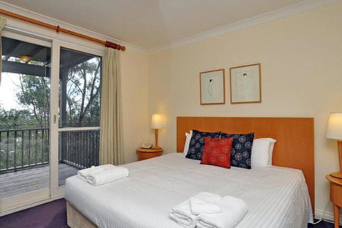 Villa Pinot Located Within Cypress Lakes - Great Ocean Road Tourism 3