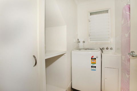 Unit 1 On The Park Coolum Beach - Great Ocean Road Tourism 3