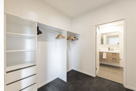 Astra Apartments Broadmeadow - Great Ocean Road Tourism 4